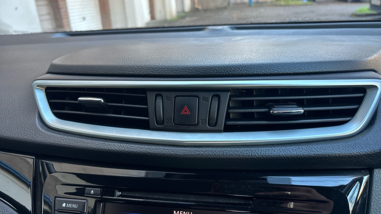 Nissan Qashqai 1.3 DiG-T Acenta Premium 5dr Petrol Hatchback